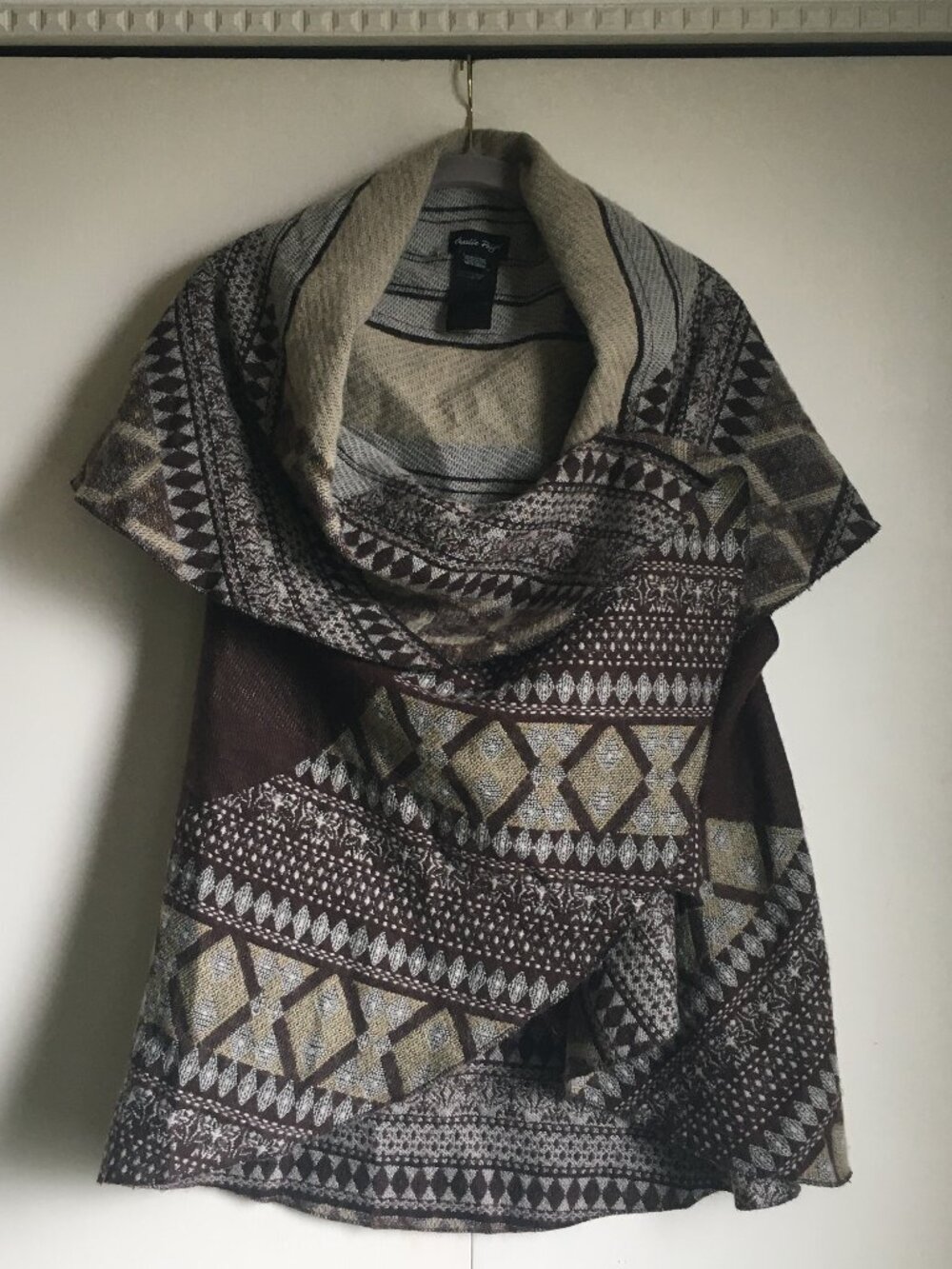 Charlie Paige Sleeveless Soft Woven Knit Cardigan Shawl Tribal Pattern